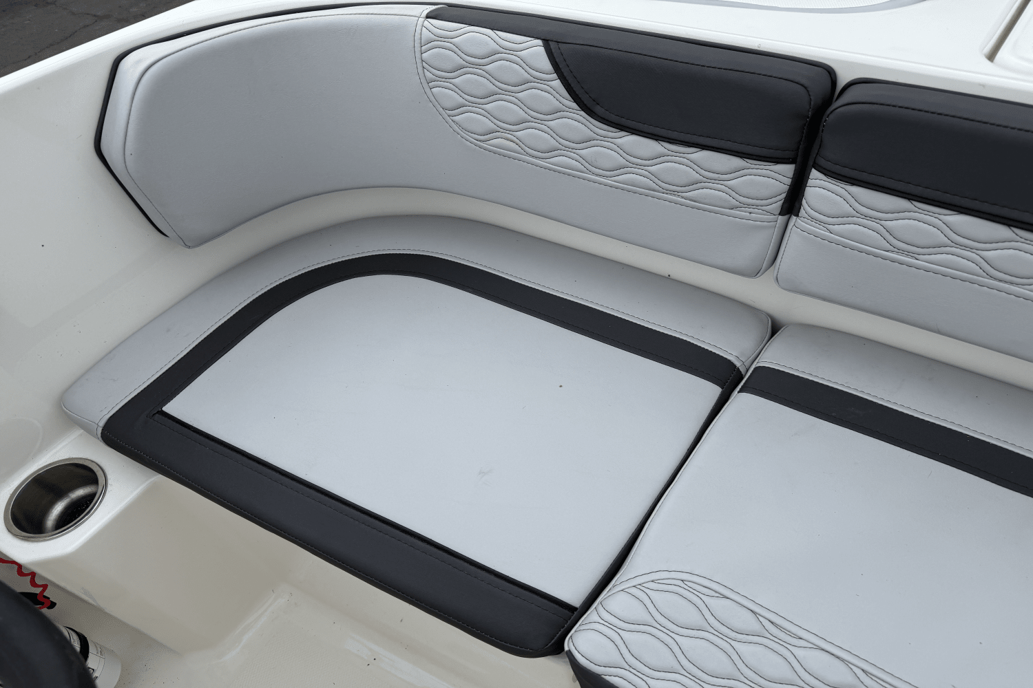 Slide: The Image of Bayliner M17 2023 - 16