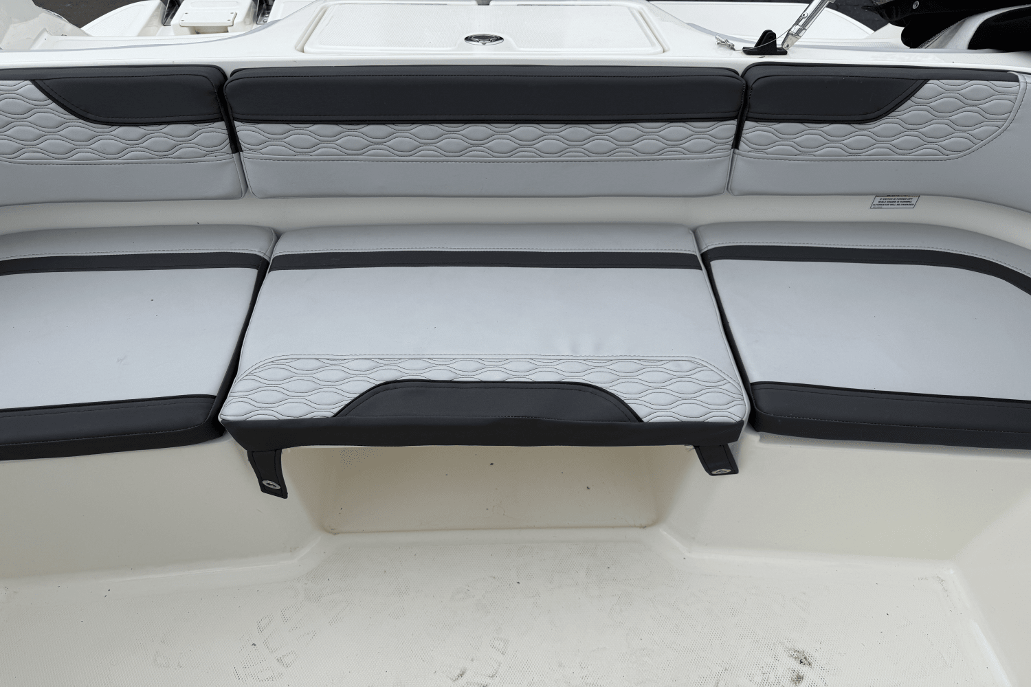 Slide: The Image of Bayliner M17 2023 - 17