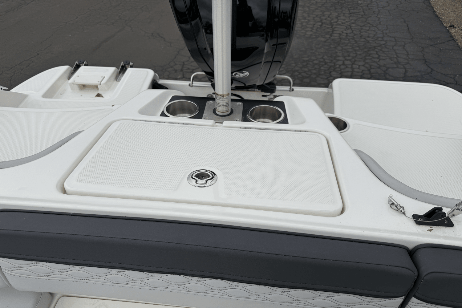 Slide: The Image of Bayliner M17 2023 - 19