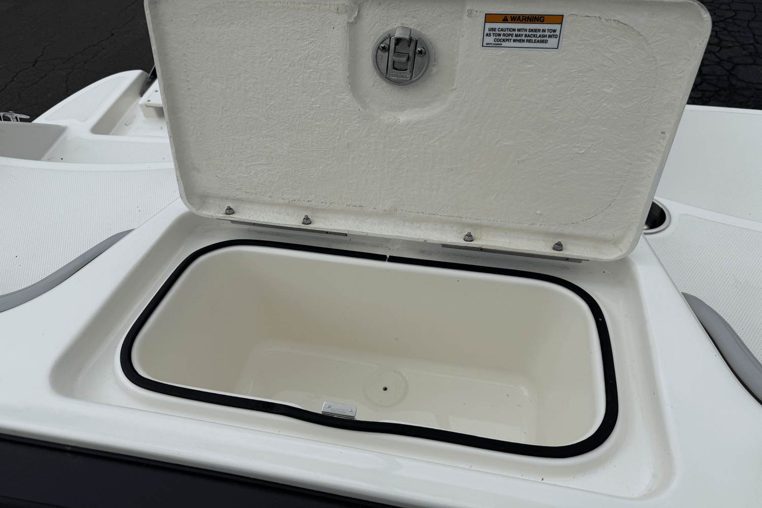 Slide: The Image of Bayliner M17 2023 - 24