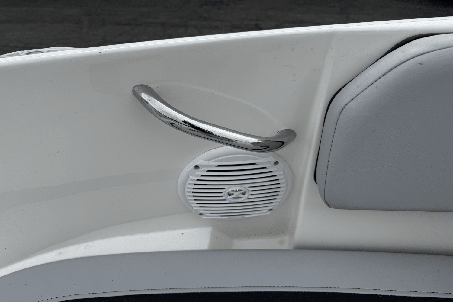 Slide: The Image of Bayliner M17 2023 - 26