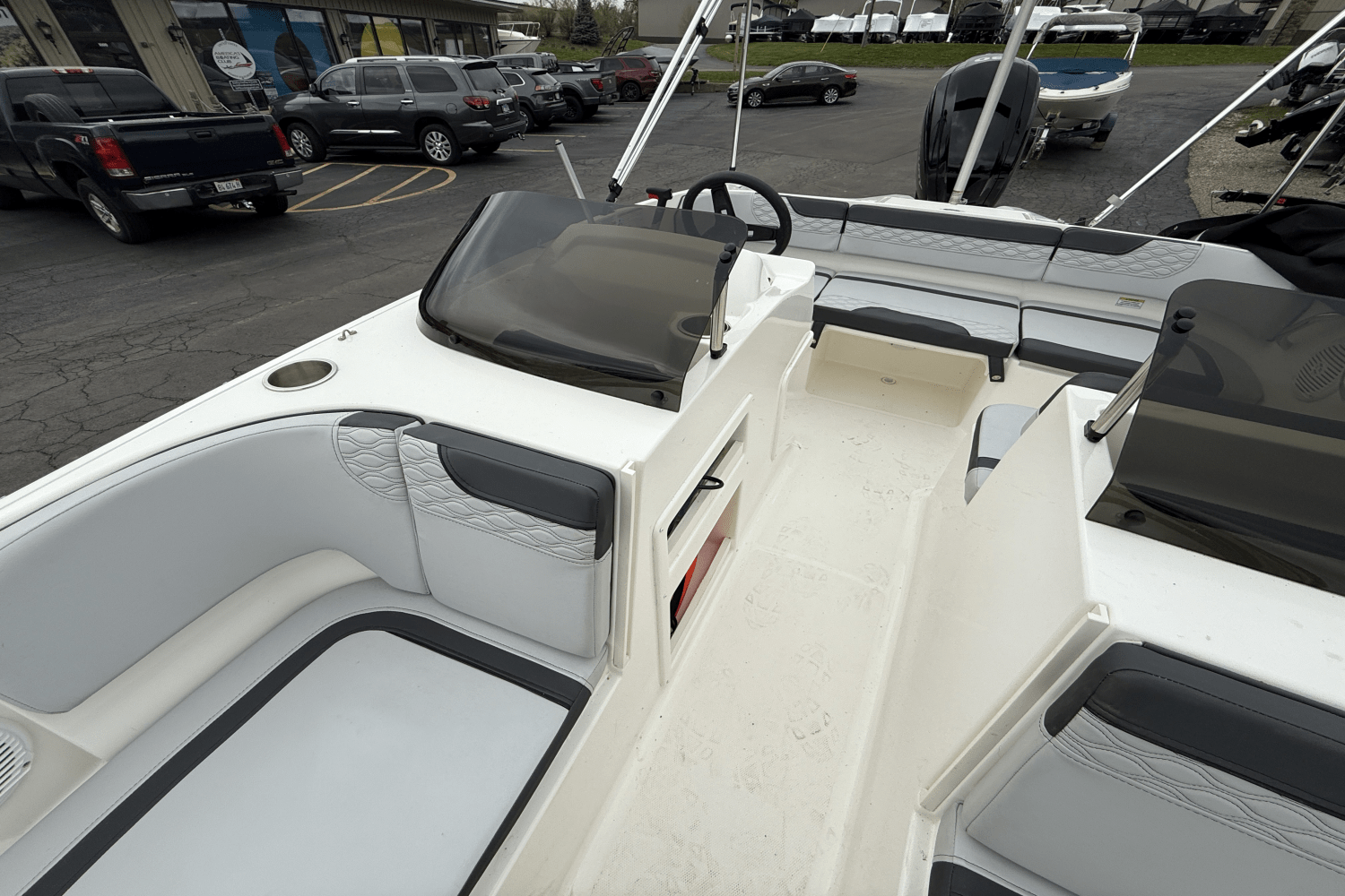 Slide: The Image of Bayliner M17 2023 - 6