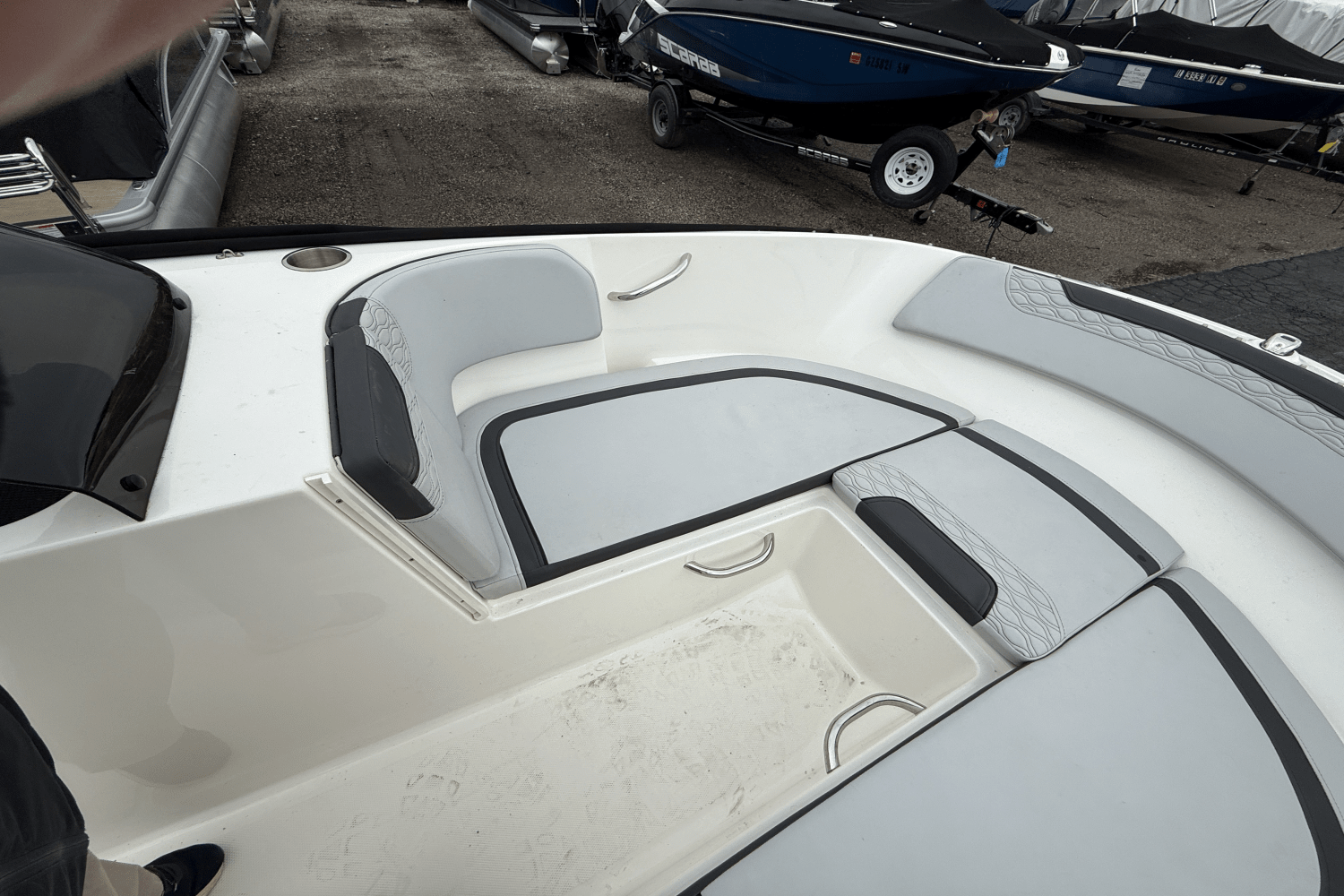 Slide: The Image of Bayliner M17 2023 - 8