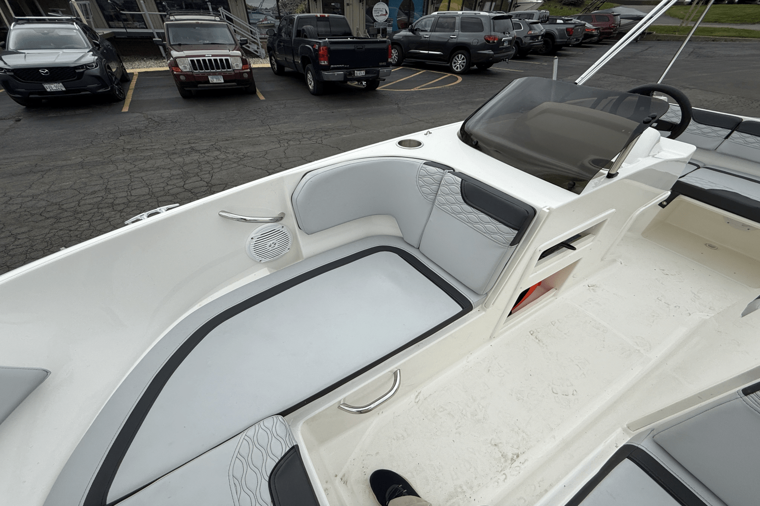 Slide: The Image of Bayliner M17 2023 - 9