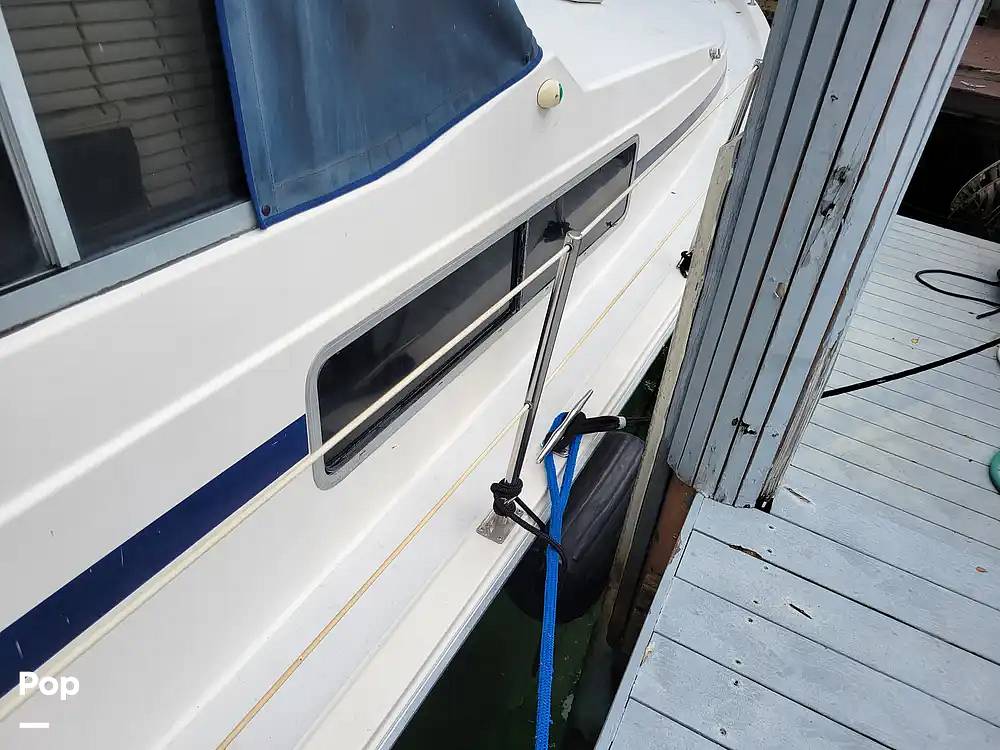 Slide: The Image of Bayliner Motoryacht 3870 1987 - 15413648