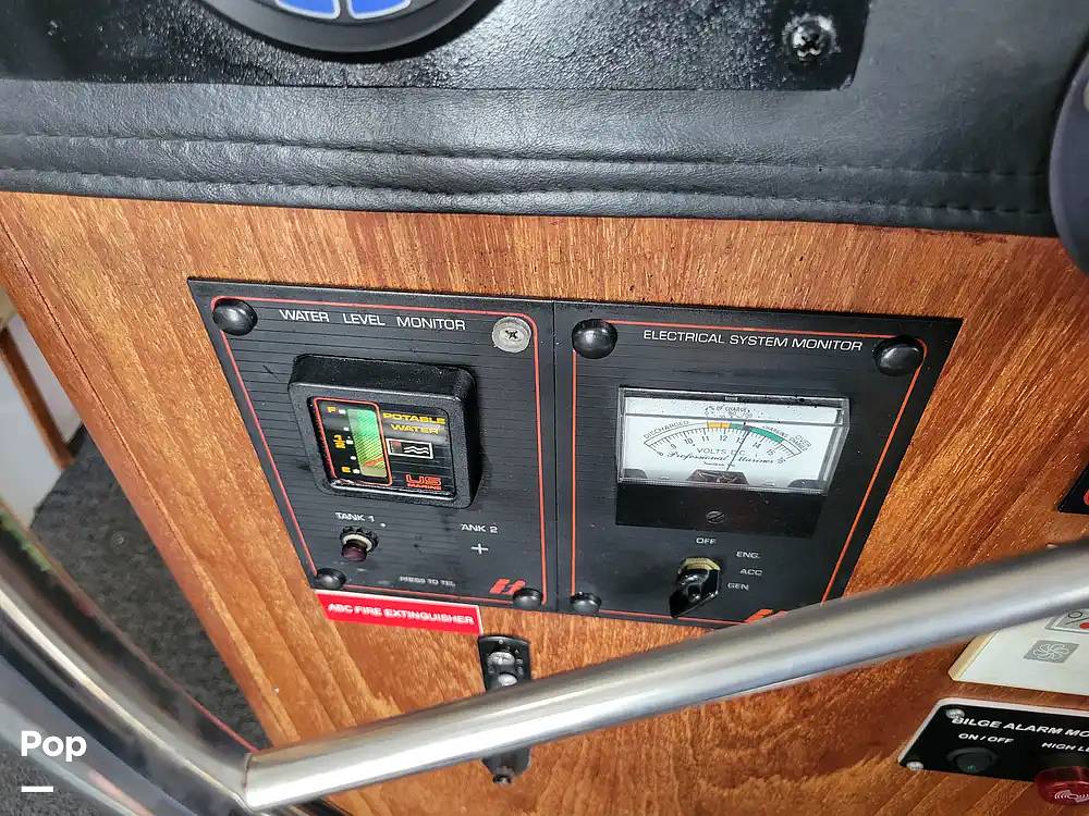 Slide: The Image of Bayliner Motoryacht 3870 1987 - 15413663