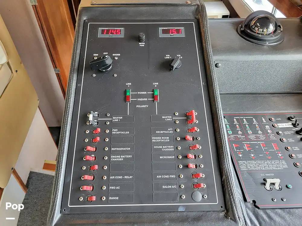 Slide: The Image of Bayliner Motoryacht 3870 1987 - 15413664