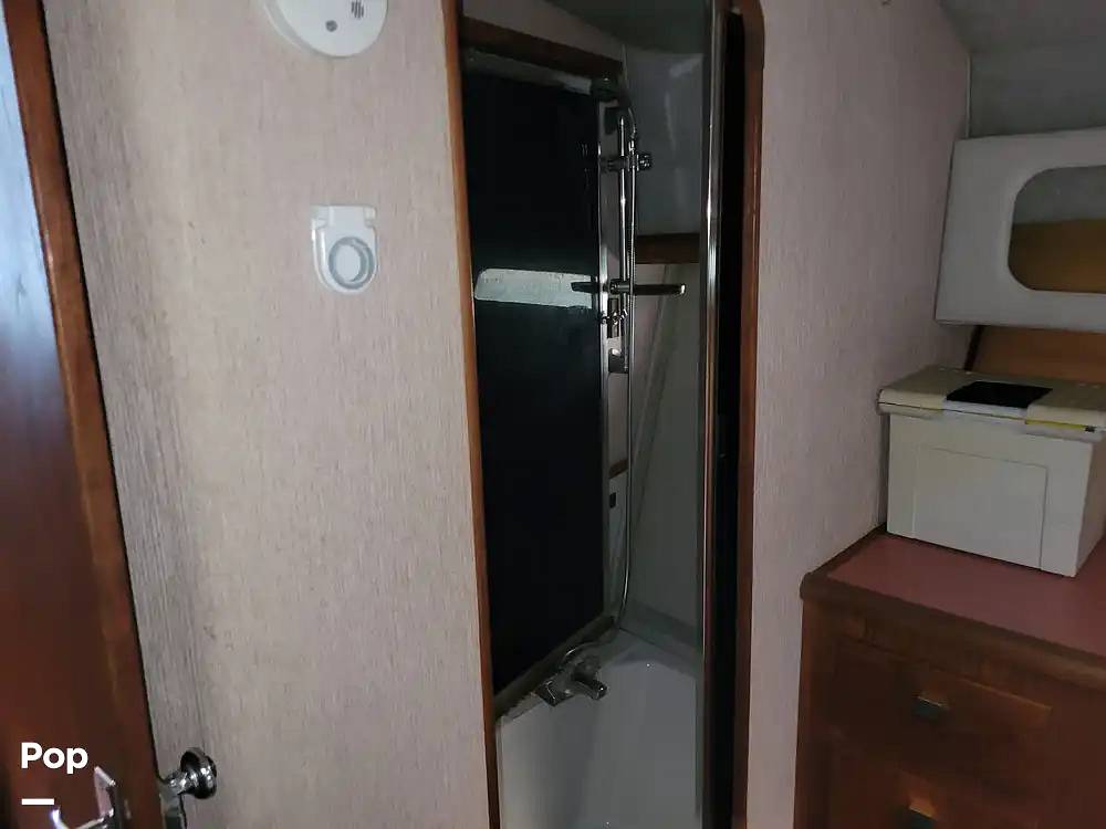 Slide: The Image of Bayliner Motoryacht 3870 1987 - 15413680