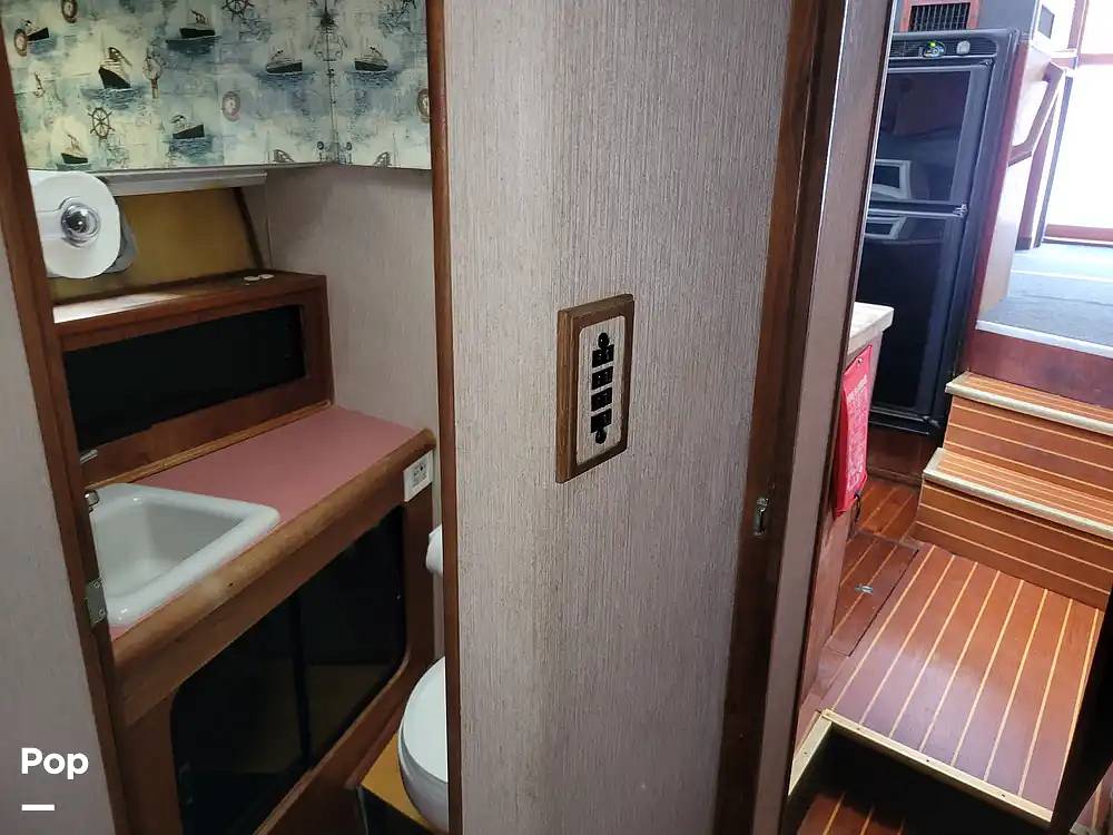 Slide: The Image of Bayliner Motoryacht 3870 1987 - 15413684