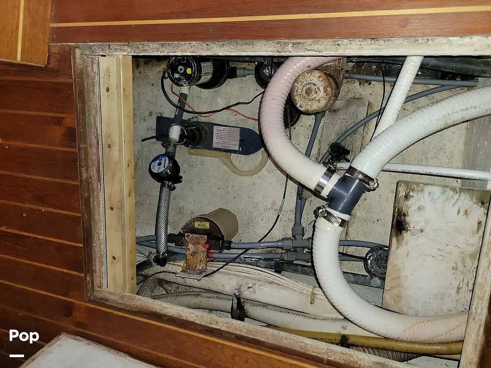 Slide: The Image of Bayliner Motoryacht 3870 1987 - 15413686