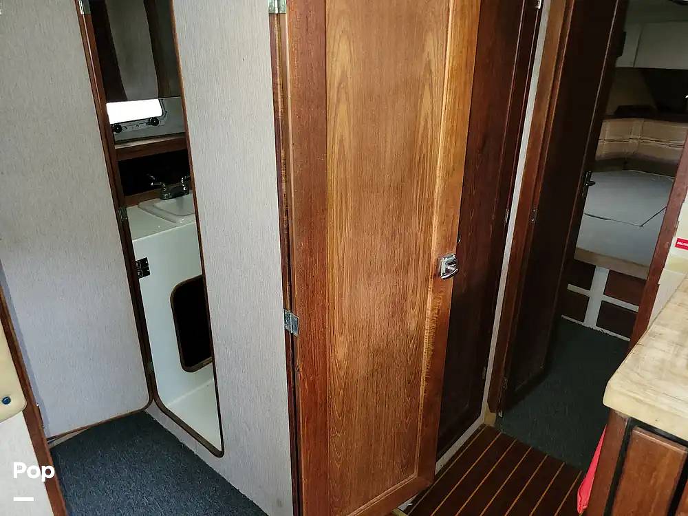 Slide: The Image of Bayliner Motoryacht 3870 1987 - 15413688