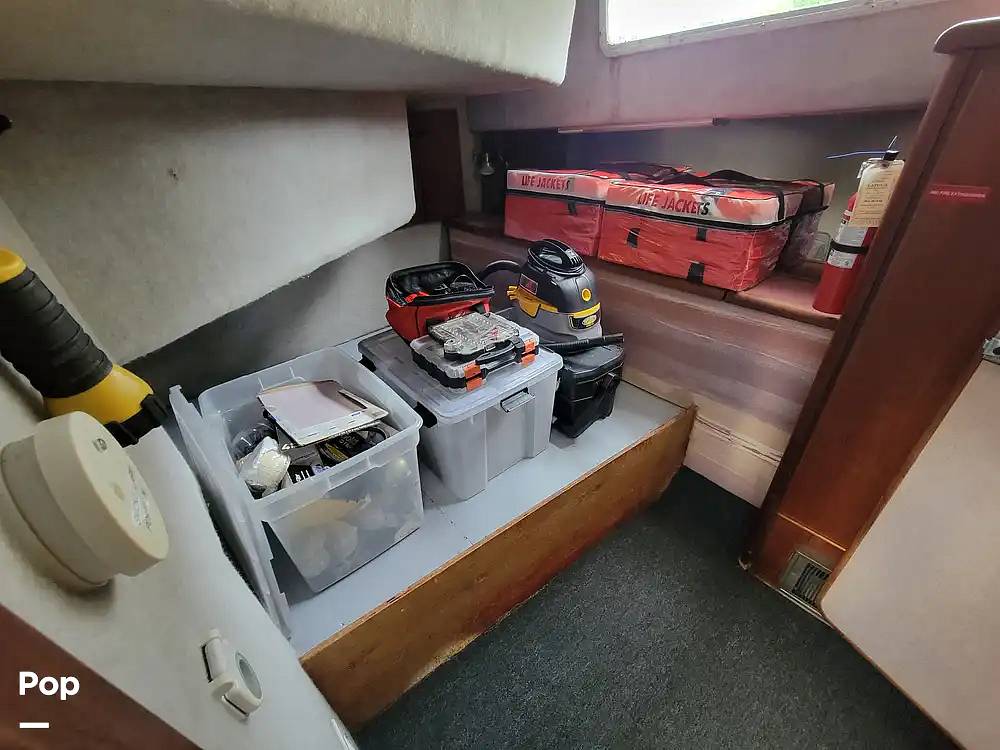 Slide: The Image of Bayliner Motoryacht 3870 1987 - 15413673