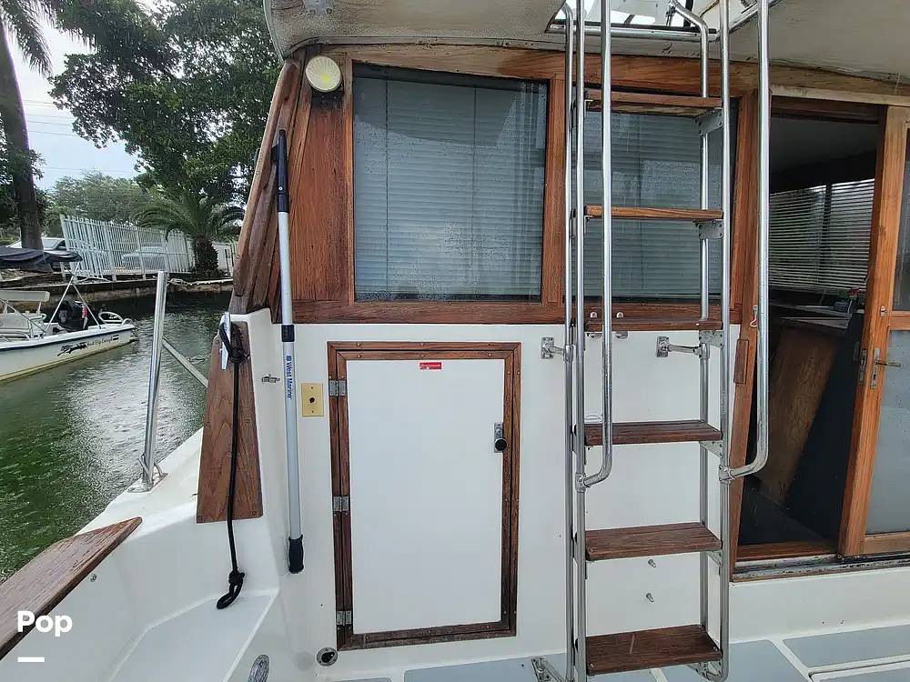 Slide: The Image of Bayliner Motoryacht 3870 1987 - 15413726