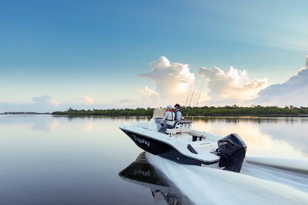 Slide: The Image of Bayliner Trophy 20 CC 2022 - 1