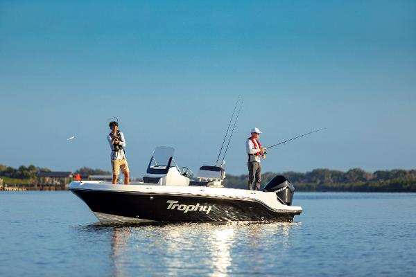 Slide: The Image of Bayliner Trophy 20 CC 2022 - 11