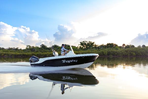 Slide: The Image of Bayliner Trophy 20 CC 2022 - 4