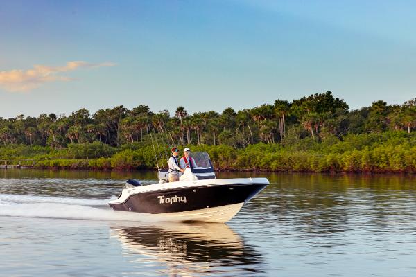 Slide: The Image of Bayliner Trophy 20 CC 2022 - 5