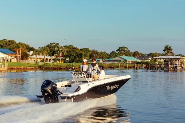 Slide: The Image of Bayliner Trophy 20 CC 2022 - 6