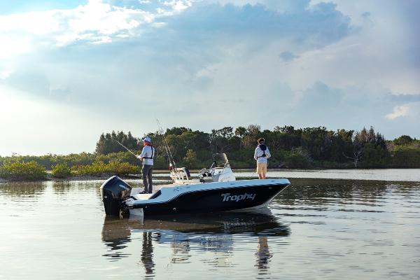 Slide: The Image of Bayliner Trophy 20 CC 2022 - 8