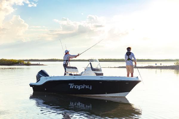 Slide: The Image of Bayliner Trophy 20 CC 2022 - 9