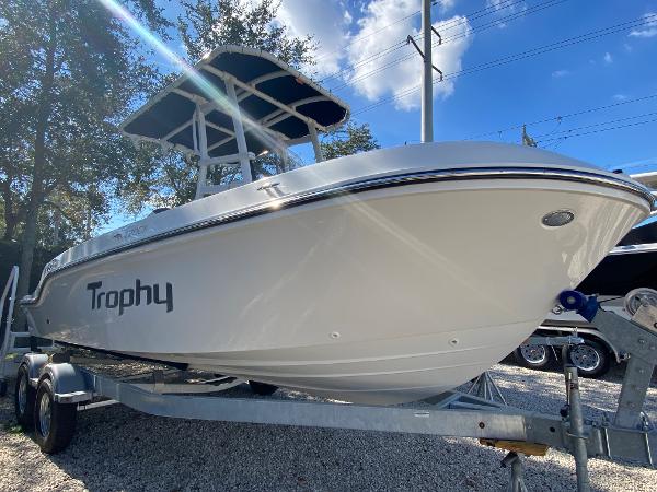 Slide: The Image of Bayliner Trophy 20 CX 2022 - 0
