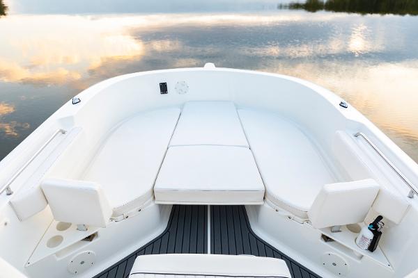 Slide: The Image of Bayliner Trophy 22 CC 2023 - 10