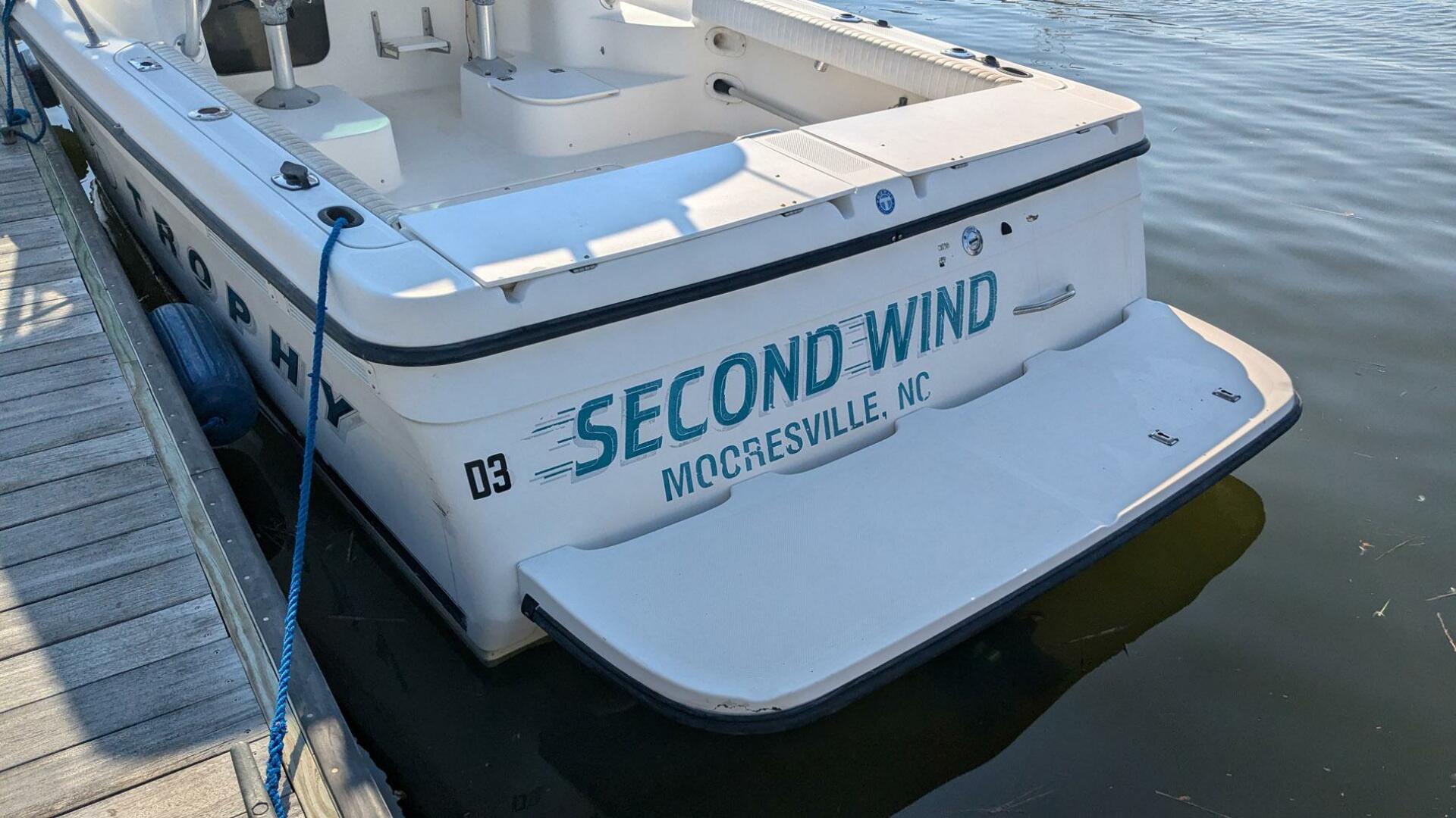 Slide: The Image of Bayliner Trophy 2352 Walkaround 1998 - 4772902