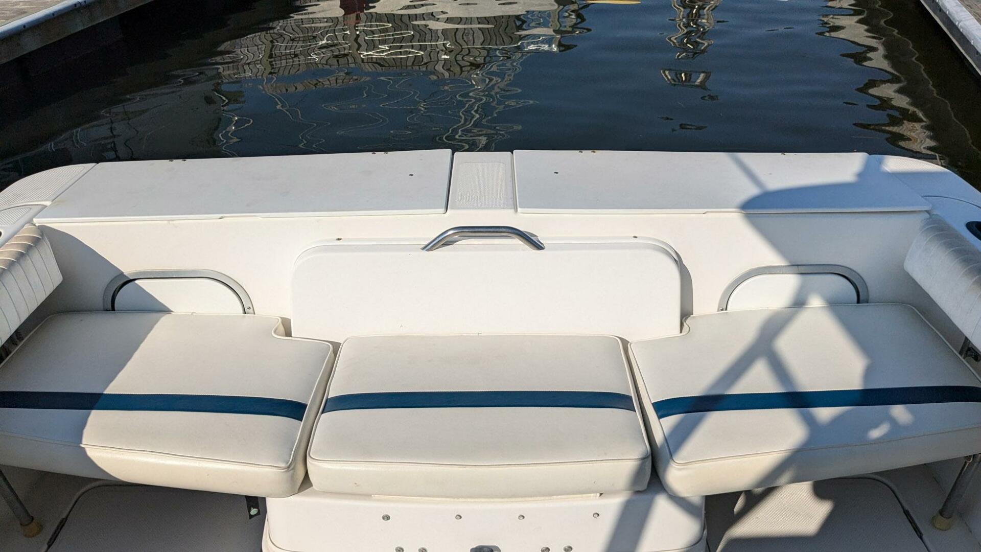 Slide: The Image of Bayliner Trophy 2352 Walkaround 1998 - 4772903