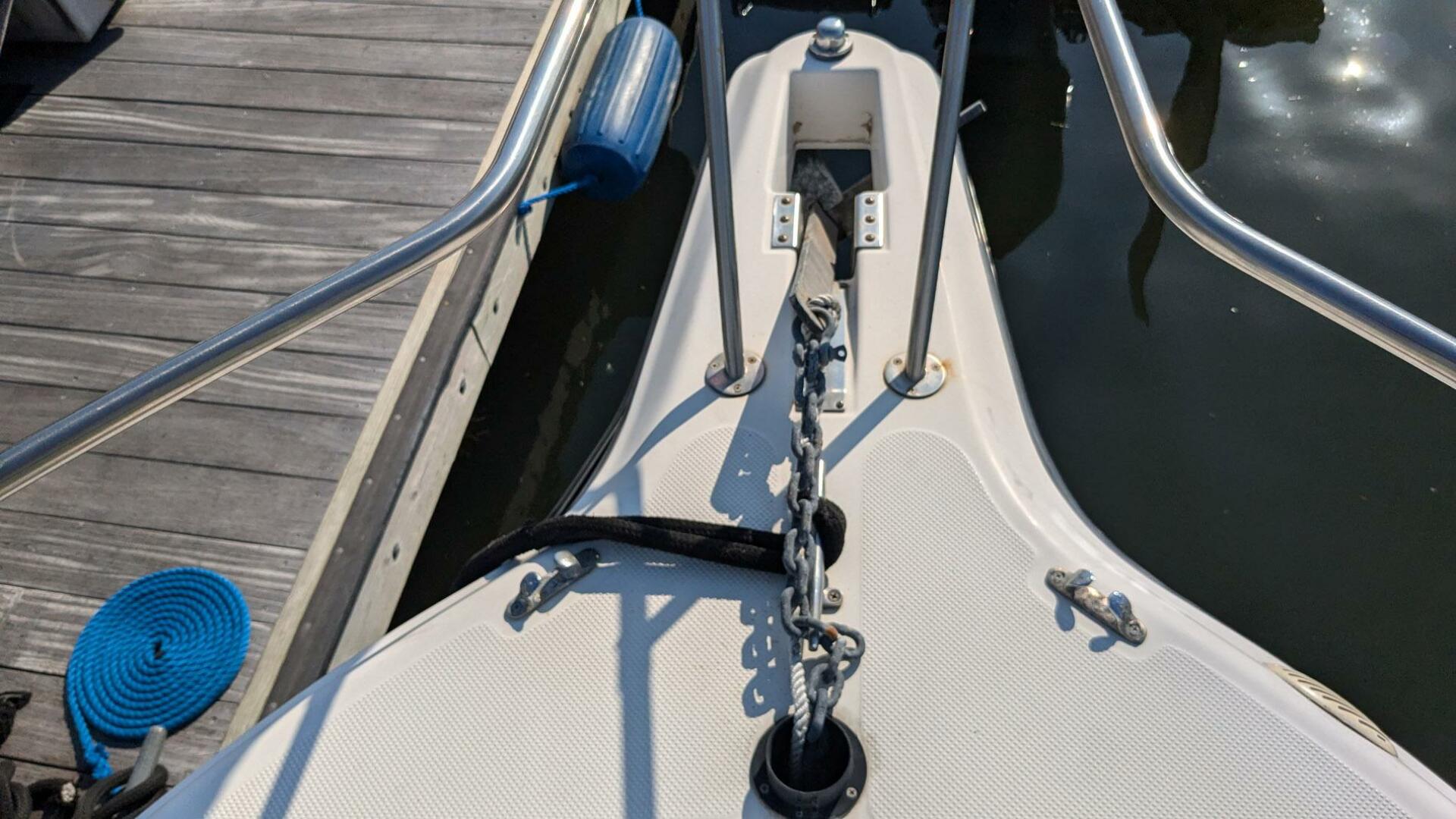 Slide: The Image of Bayliner Trophy 2352 Walkaround 1998 - 4772909