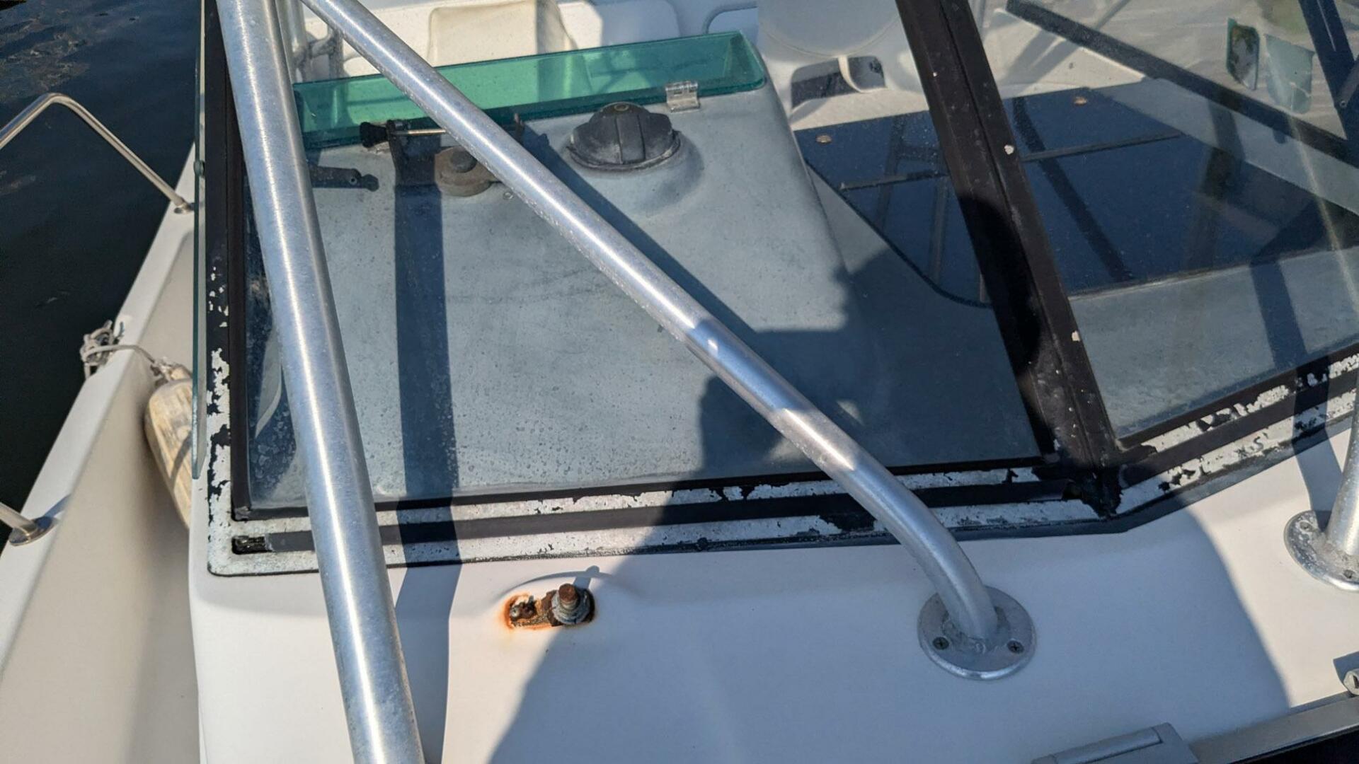 Slide: The Image of Bayliner Trophy 2352 Walkaround 1998 - 4772915