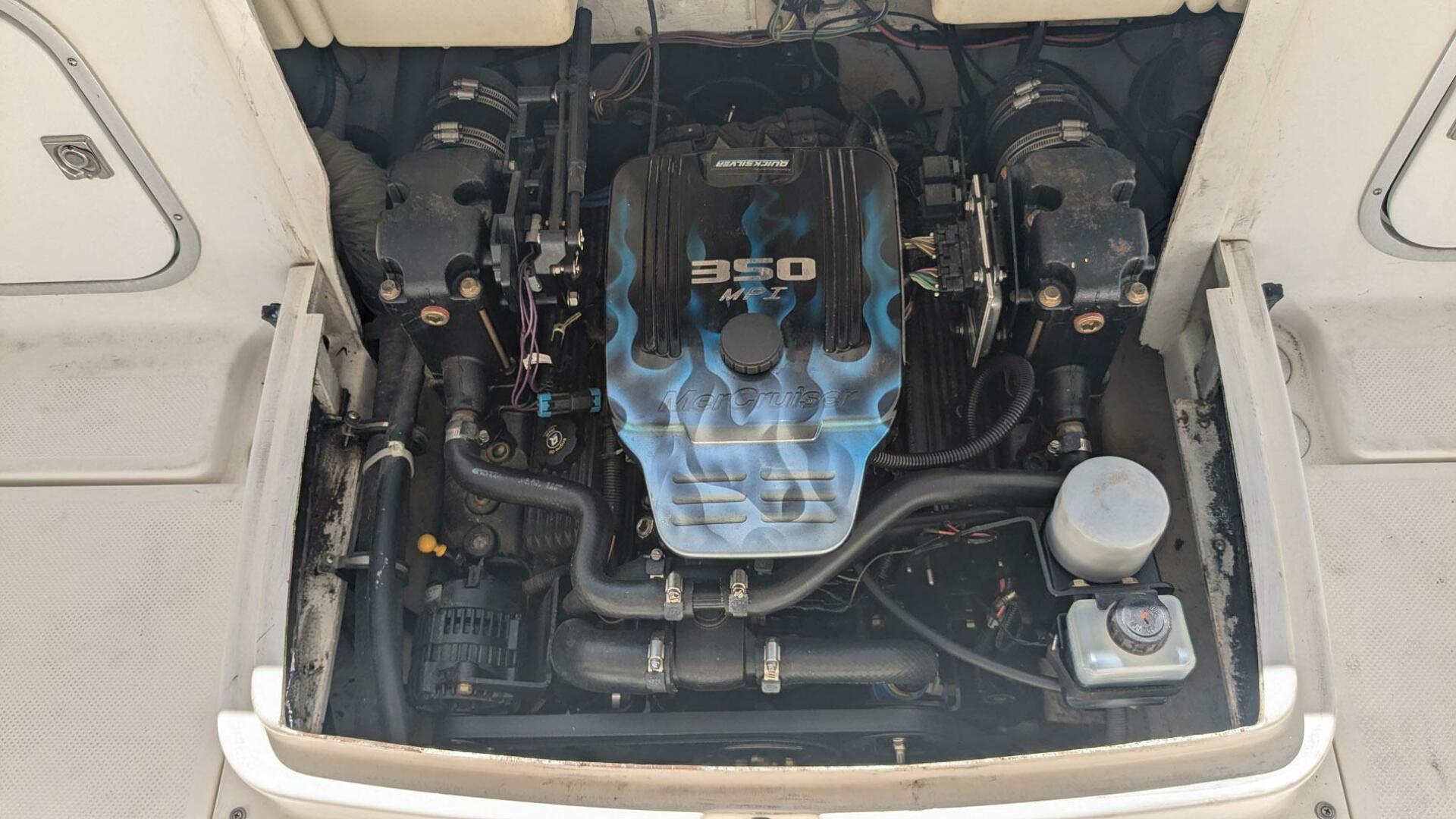 Slide: The Image of Bayliner Trophy 2352 Walkaround 1998 - 4772917