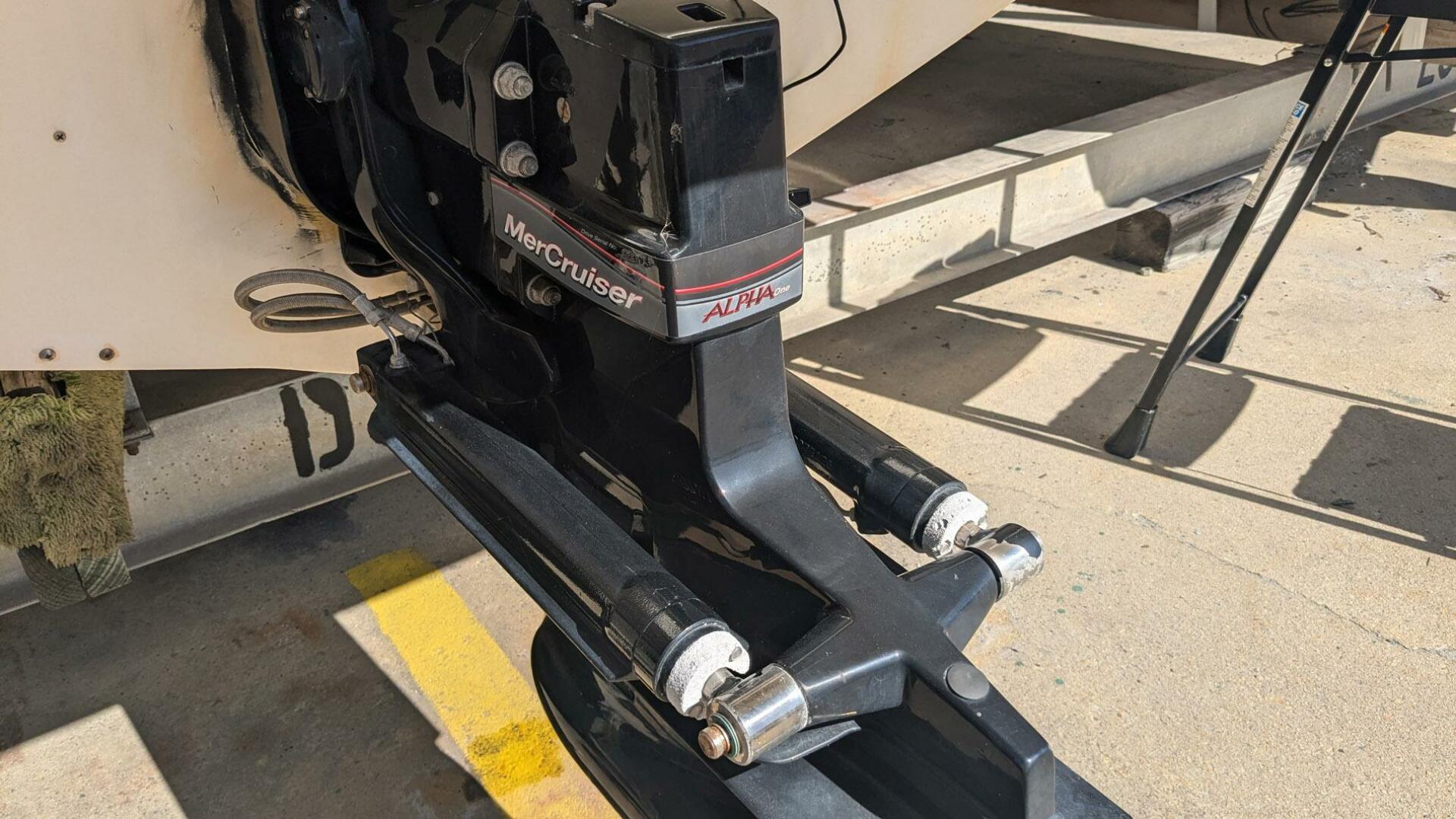 Slide: The Image of Bayliner Trophy 2352 Walkaround 1998 - 4772918