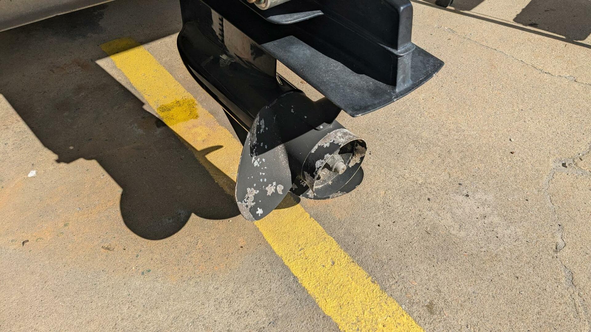 Slide: The Image of Bayliner Trophy 2352 Walkaround 1998 - 4772920