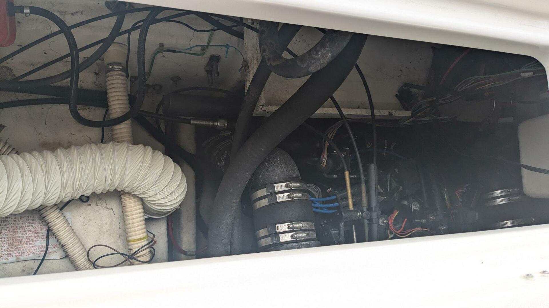 Slide: The Image of Bayliner Trophy 2352 Walkaround 1998 - 4772922