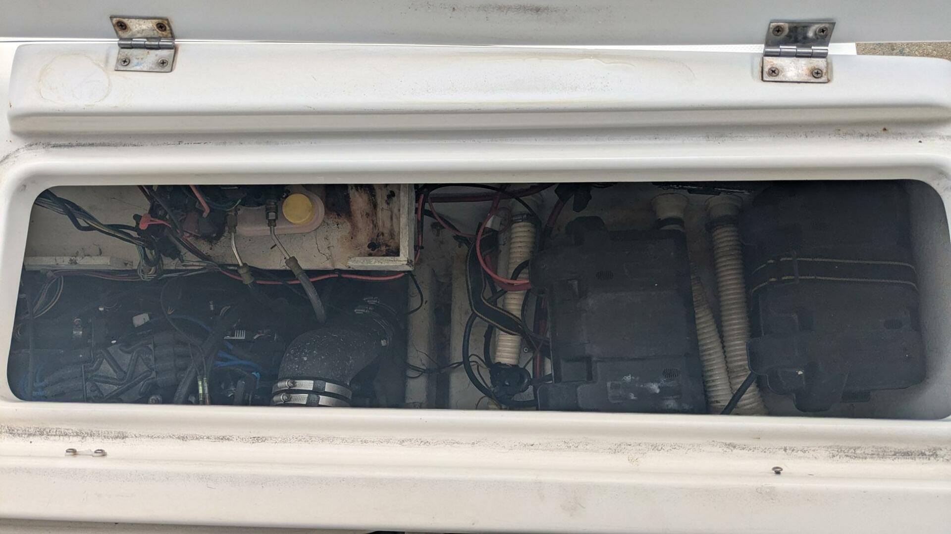 Slide: The Image of Bayliner Trophy 2352 Walkaround 1998 - 4772924