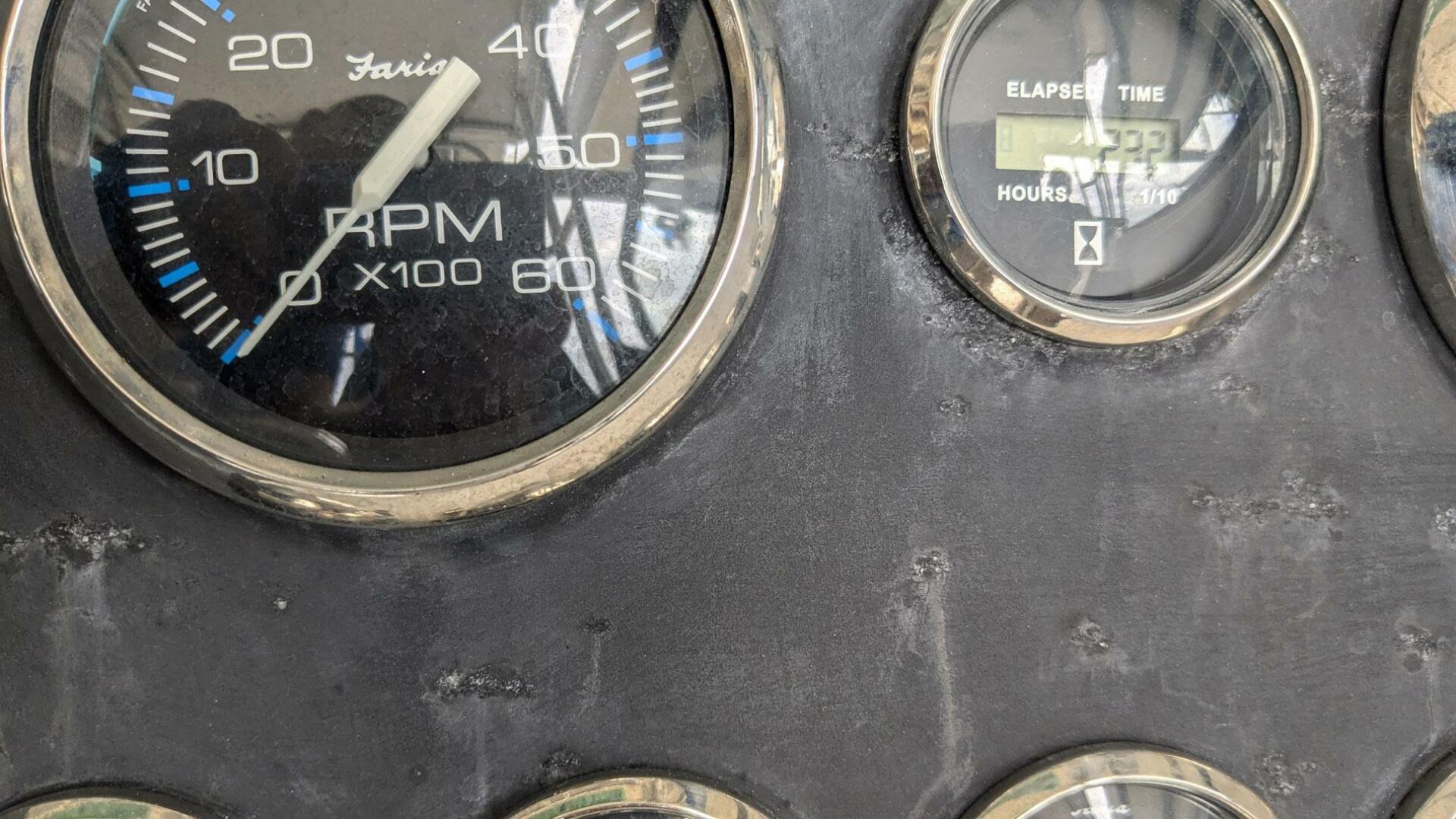 Slide: The Image of Bayliner Trophy 2352 Walkaround 1998 - 4772933