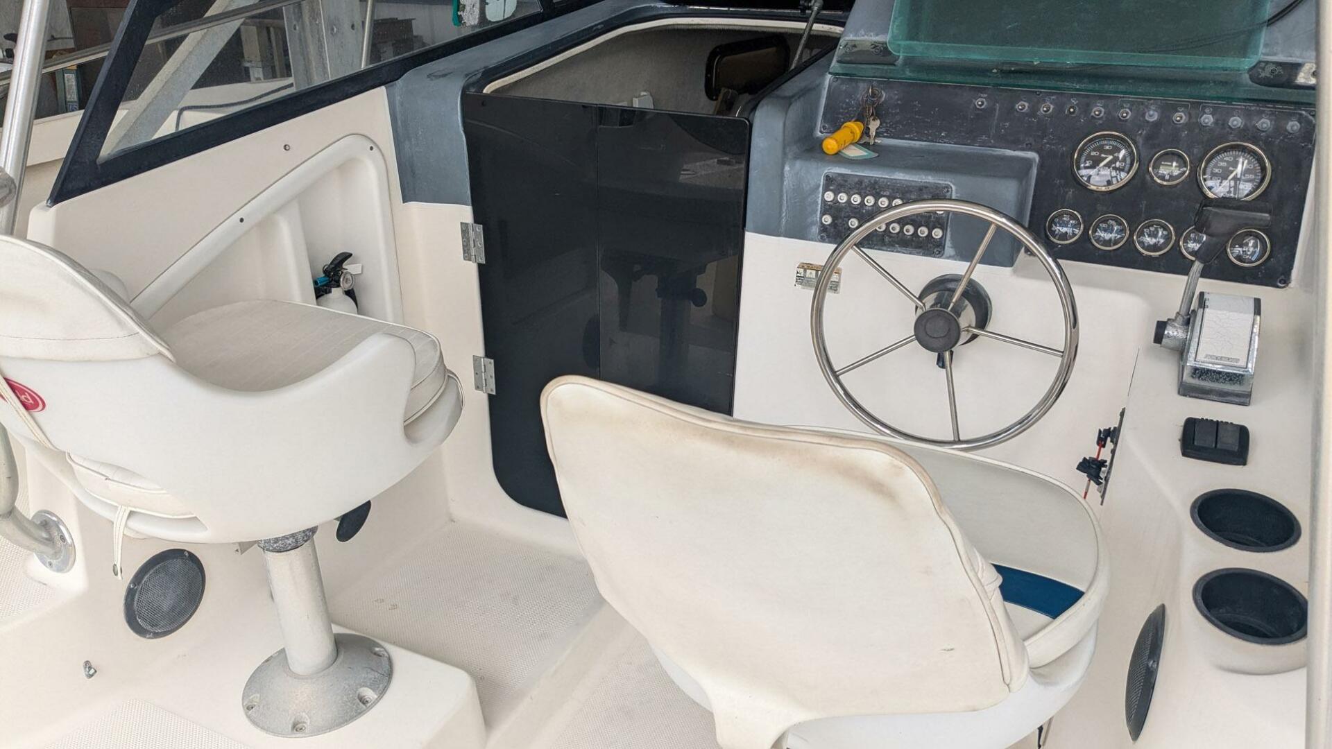 Slide: The Image of Bayliner Trophy 2352 Walkaround 1998 - 4772934