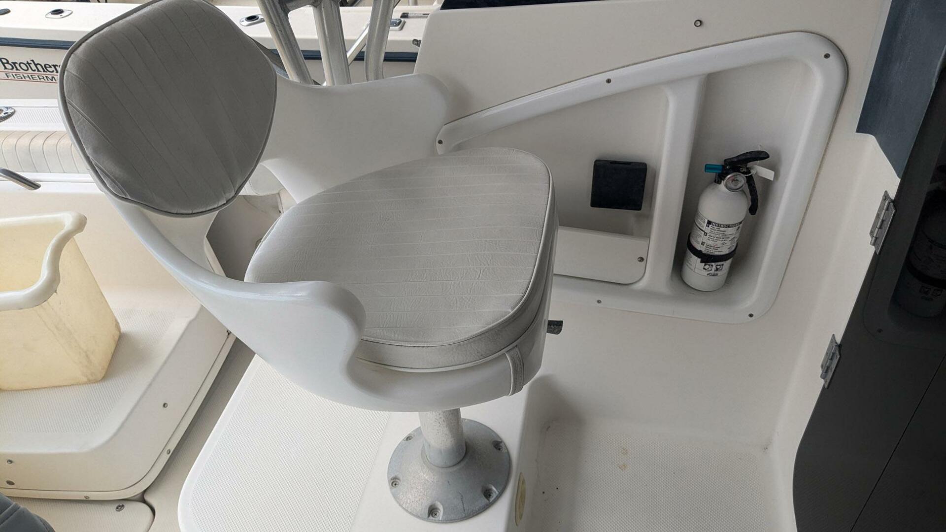 Slide: The Image of Bayliner Trophy 2352 Walkaround 1998 - 4772936