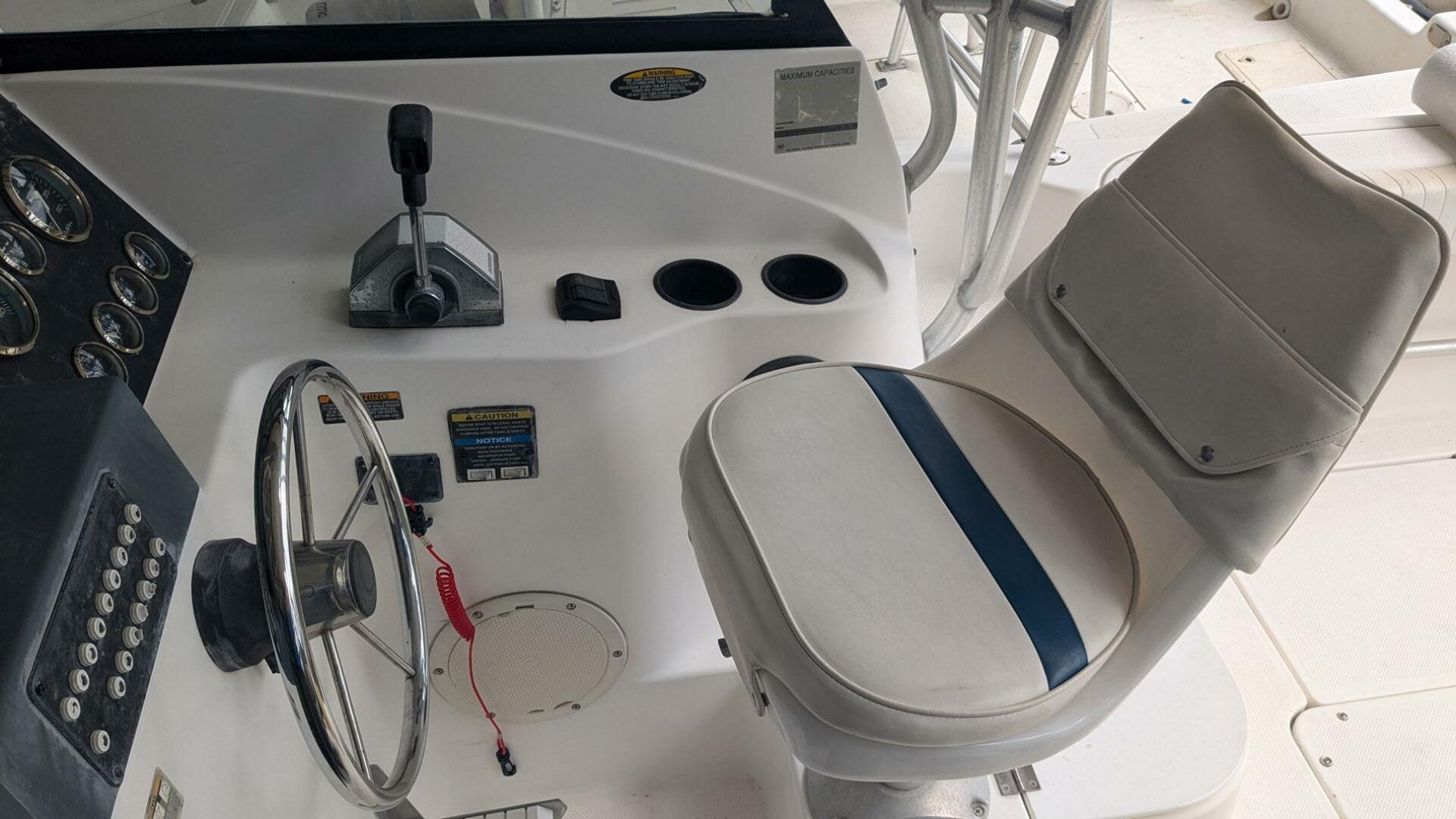 Slide: The Image of Bayliner Trophy 2352 Walkaround 1998 - 4772937