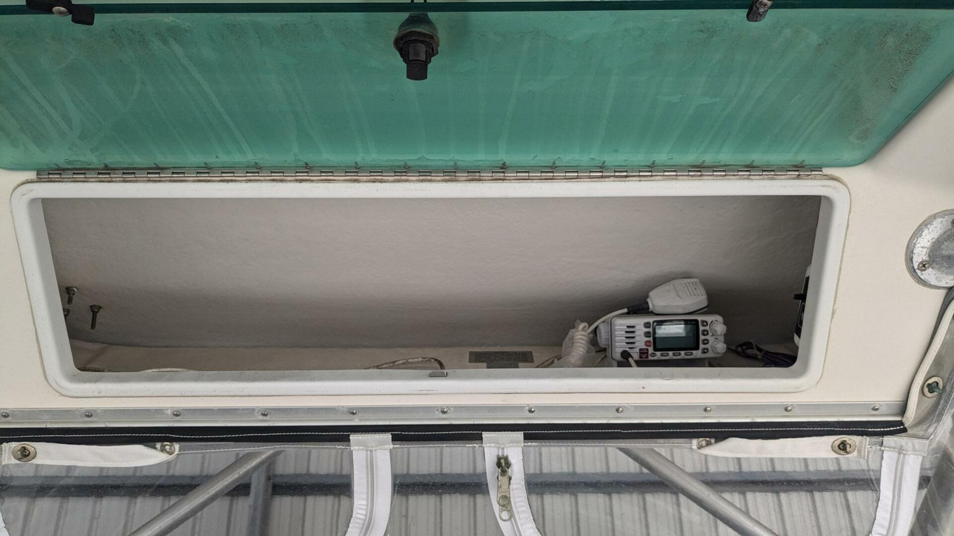 Slide: The Image of Bayliner Trophy 2352 Walkaround 1998 - 4772939