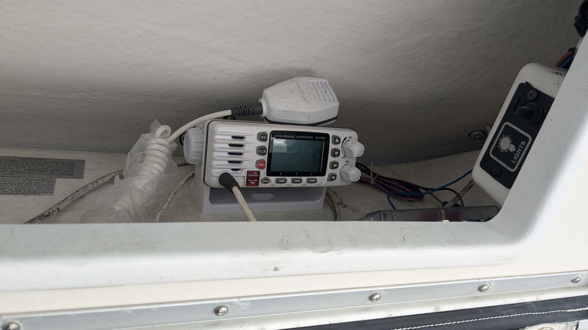 Slide: The Image of Bayliner Trophy 2352 Walkaround 1998 - 4772940