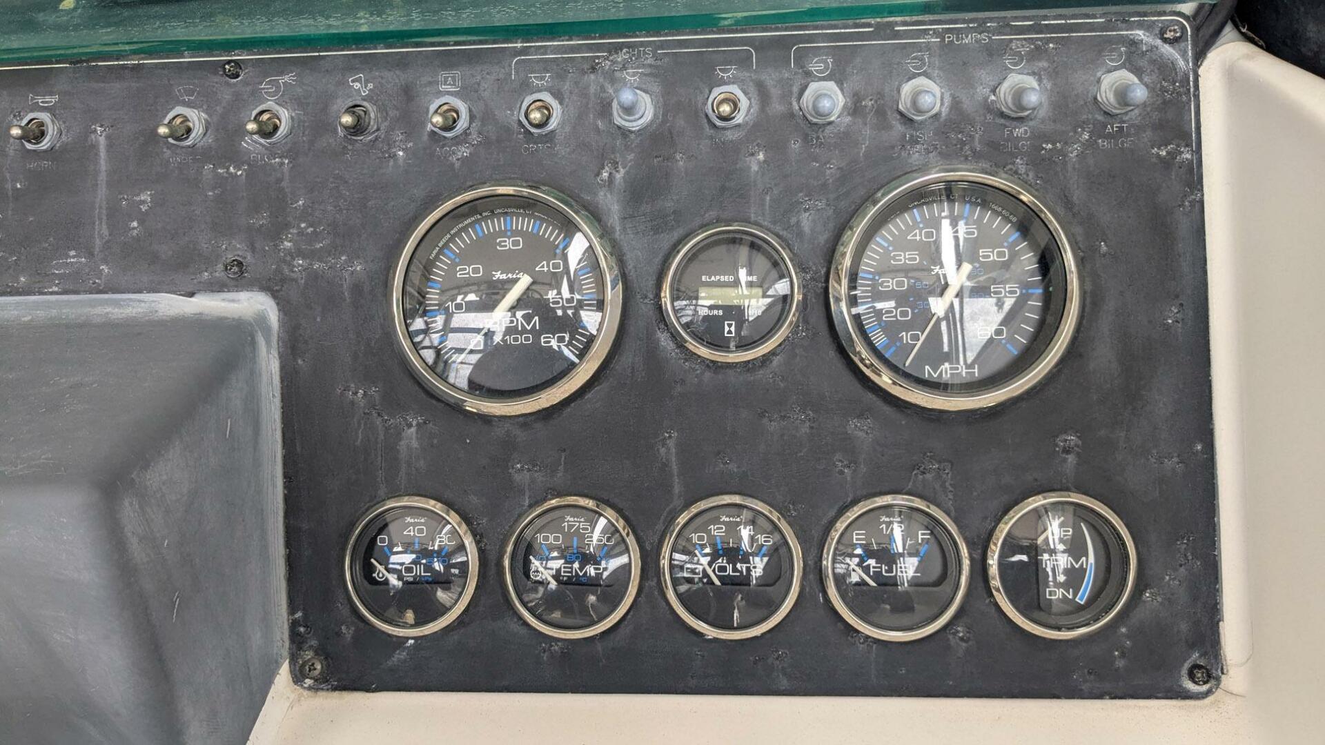 Slide: The Image of Bayliner Trophy 2352 Walkaround 1998 - 4772943