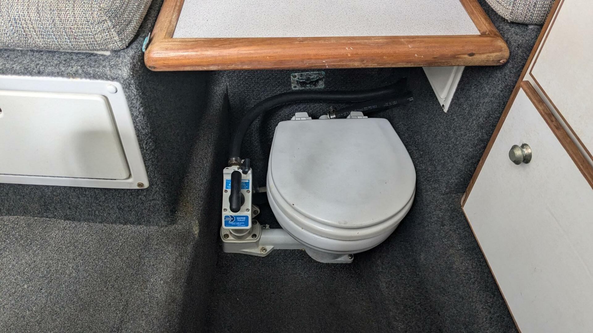 Slide: The Image of Bayliner Trophy 2352 Walkaround 1998 - 4772946