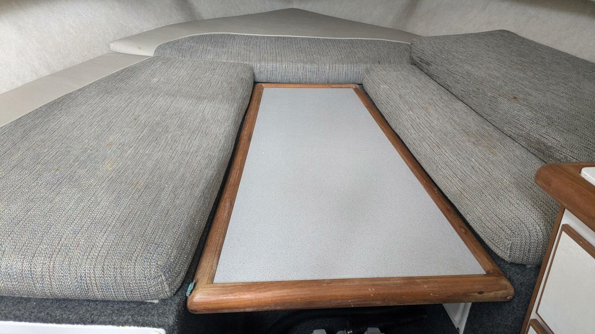 Slide: The Image of Bayliner Trophy 2352 Walkaround 1998 - 4772948