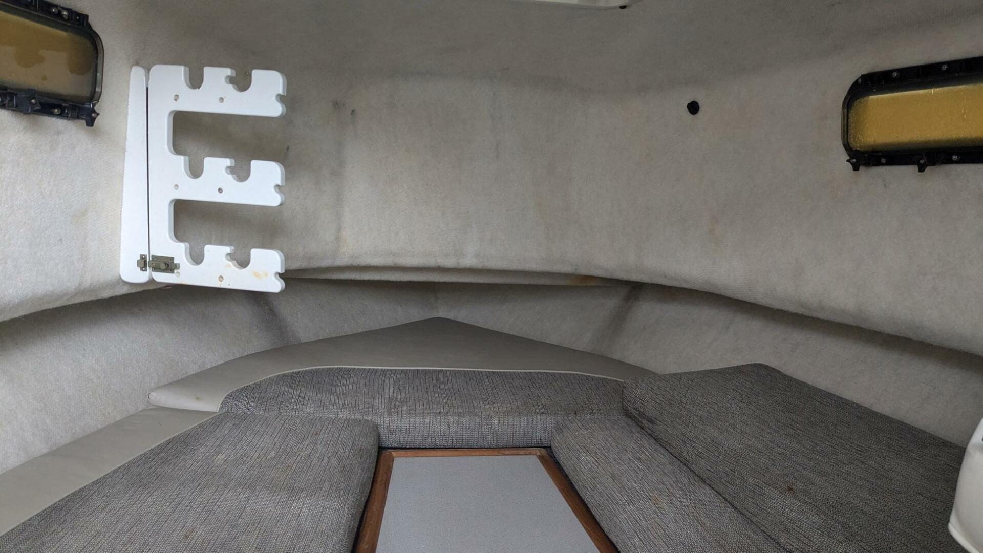 Slide: The Image of Bayliner Trophy 2352 Walkaround 1998 - 4772949