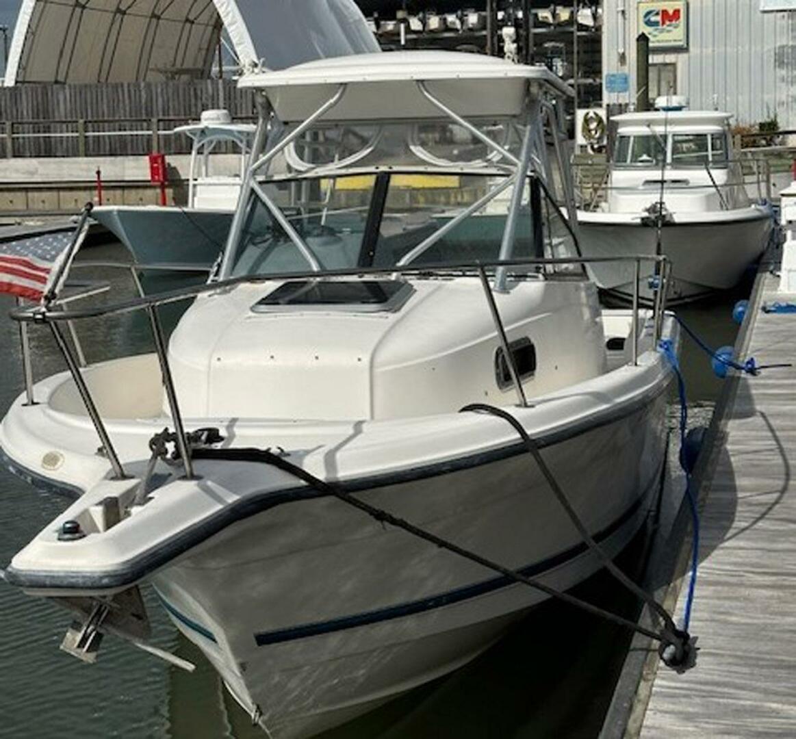 Slide: The Image of Bayliner Trophy 2352 Walkaround 1998 - 4772951