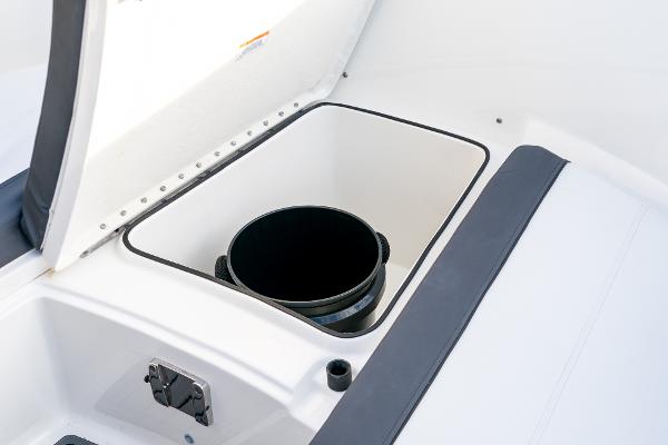 Slide: The Image of Bayliner Trophy 24 CC 2022 - 10