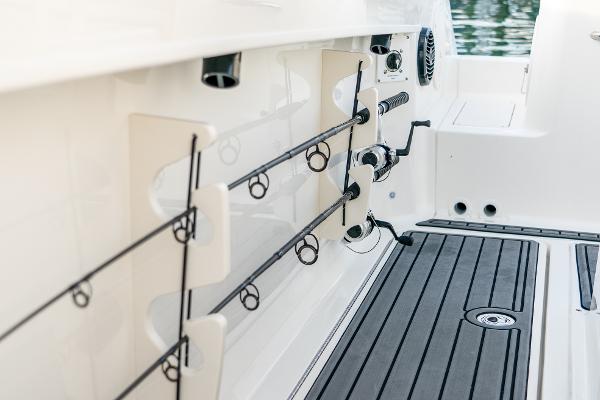 Slide: The Image of Bayliner Trophy 24 CC 2022 - 9