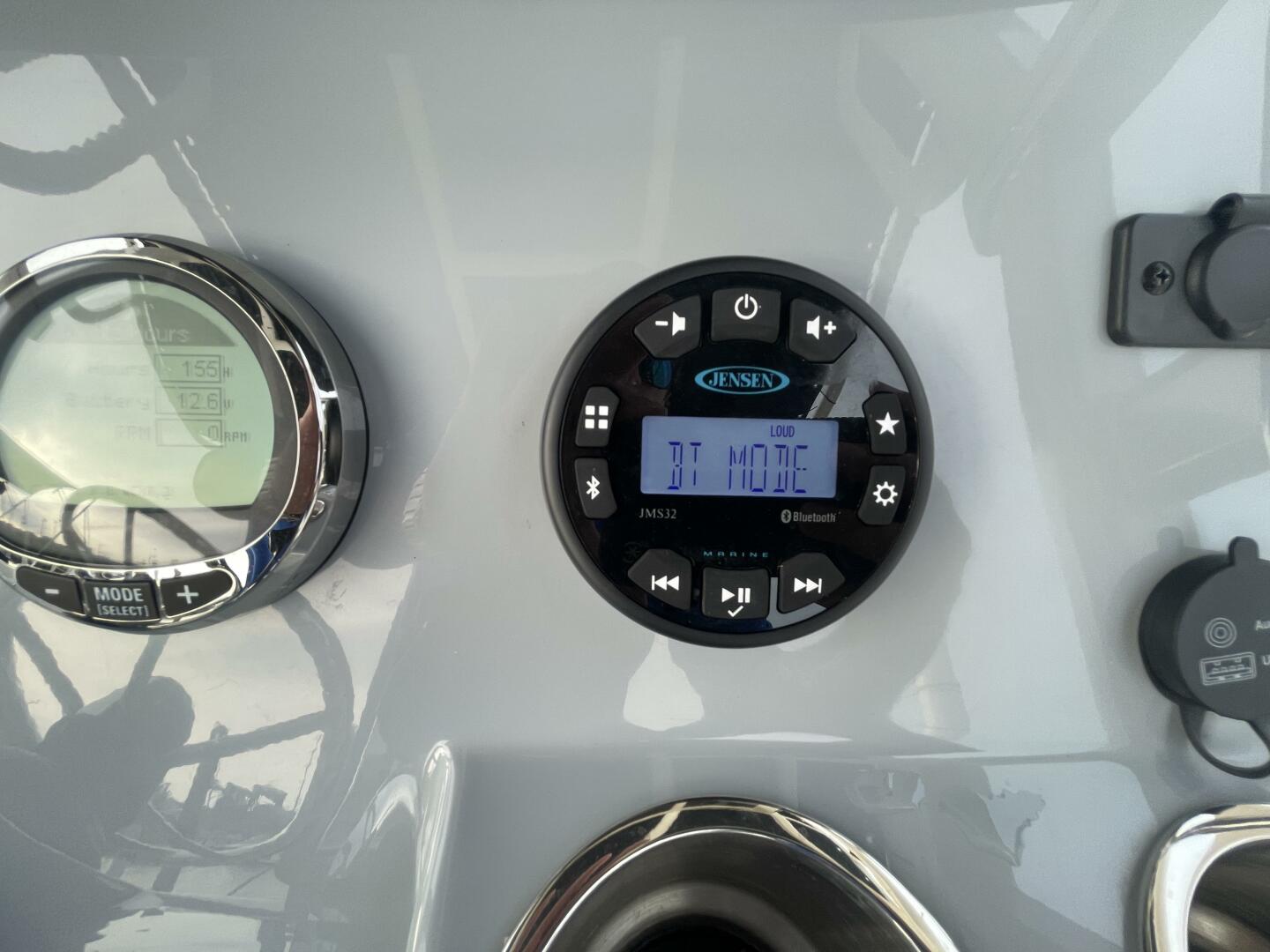 Slide: The Image of Bayliner Trophy T22 Center Console 2023 - 4802733