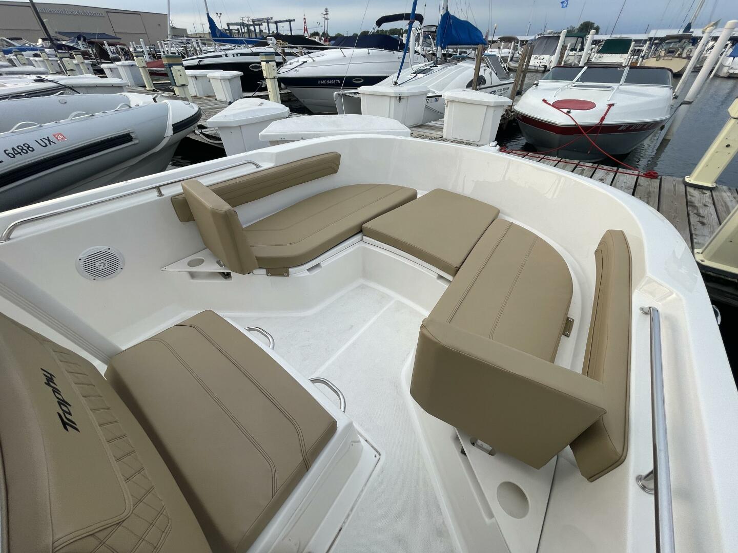 Slide: The Image of Bayliner Trophy T22 Center Console 2023 - 4802738